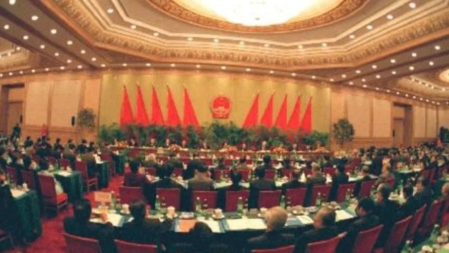 在準備談判的同時，中國政府決定提前進行成立特區的籌備工作。（當代中國）