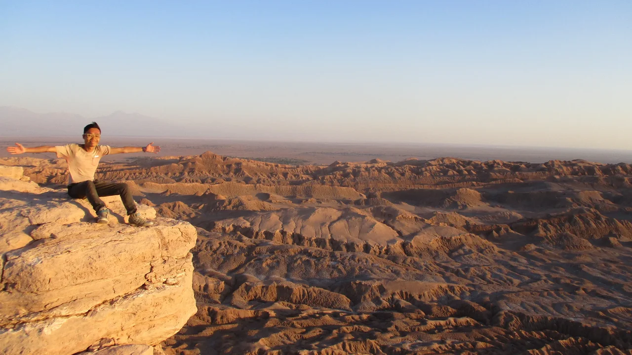 智利北部的月亮谷（Valle de la Luna）地貌儼如月球表面般凹凸不平。
