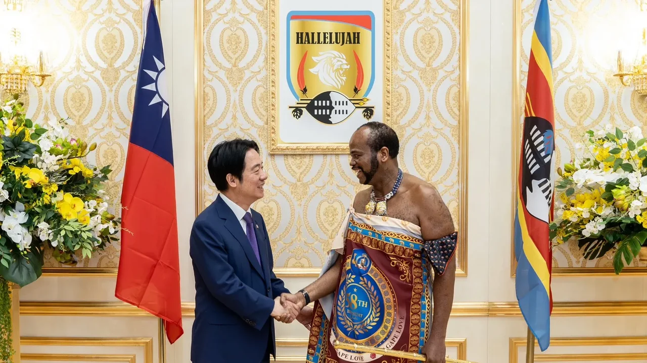 對於斯威士蘭國王（右）來說，賴清德（左）的竄訪等同財神爺帶錢上門拜訪，當然要拼盡全力、千方百計促成賴清德到訪。（賴清德Facebook）