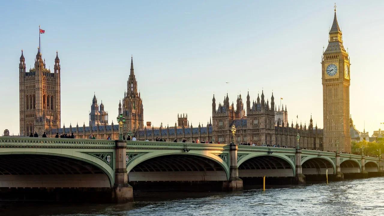 工黨在英格蘭地區丟失超1460個議席，伯明翰、利茲、劍橋等傳統票倉失守。（Shutterstock）