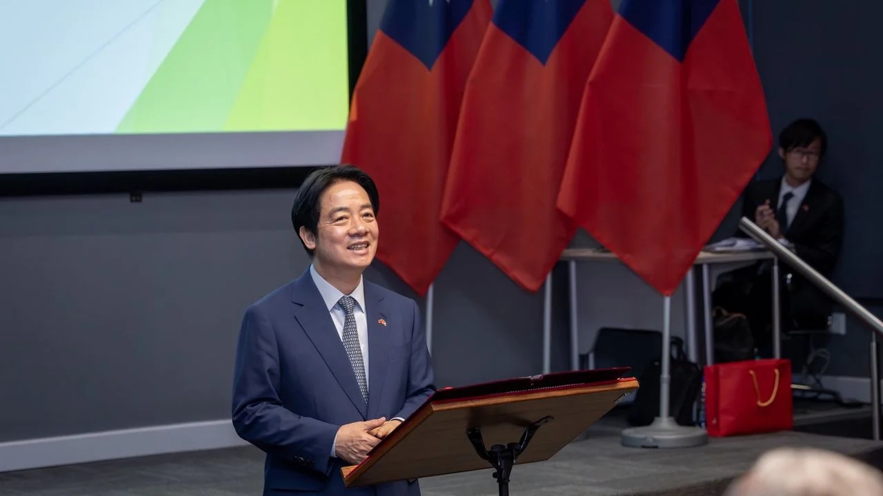 千里之行,知易行難,關鍵是走出第一步。這第一步是下架賴清德,施壓民進黨廢棄「台獨」黨綱。(賴清德Facebook)