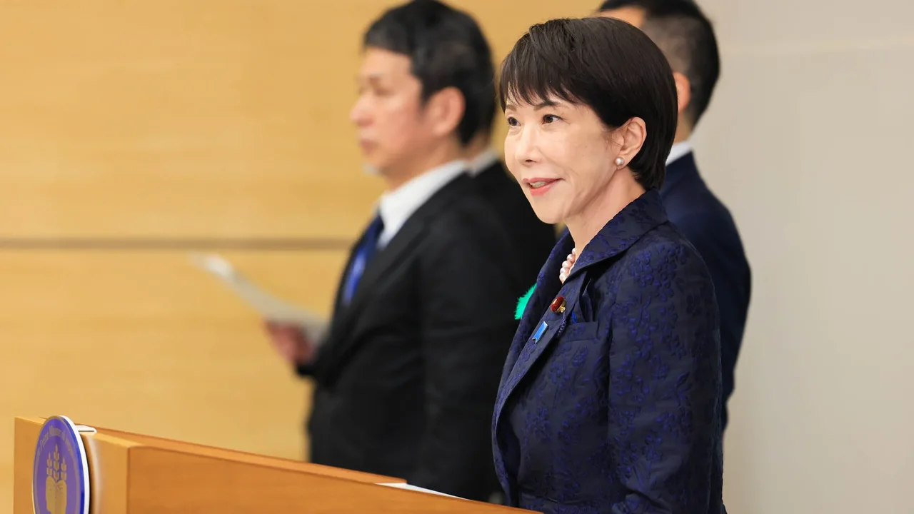 高市上任後頻繁外訪，展現高度積極的「獻媚外交」取向，以換取軍事支持。（日本首相官邸）