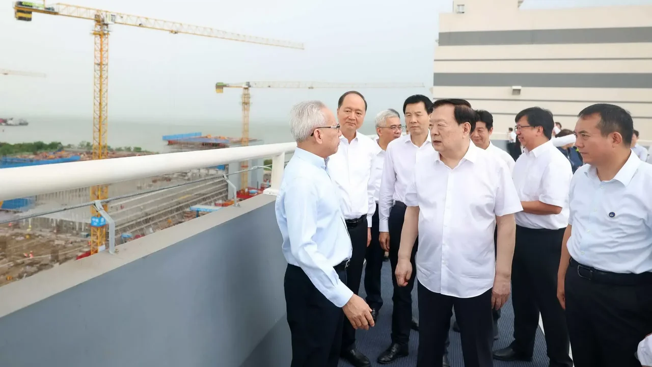 澳門行政長官岑浩輝參加在橫琴粵澳深度合作區的調研。（港澳辦）
