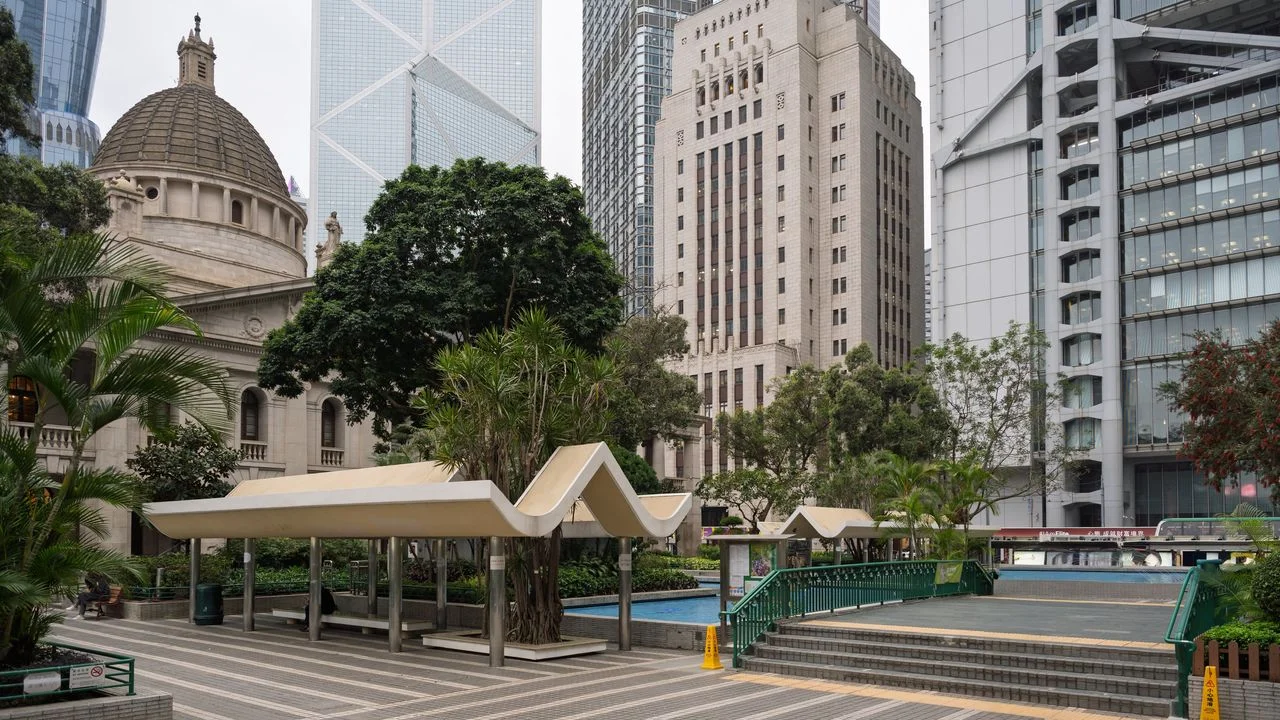 皇后像廣場是一個沒有皇后像的廣場,曾經是香港的心臟及地標,它的起落與香港時代的脈搏同步。(Shutterstock)