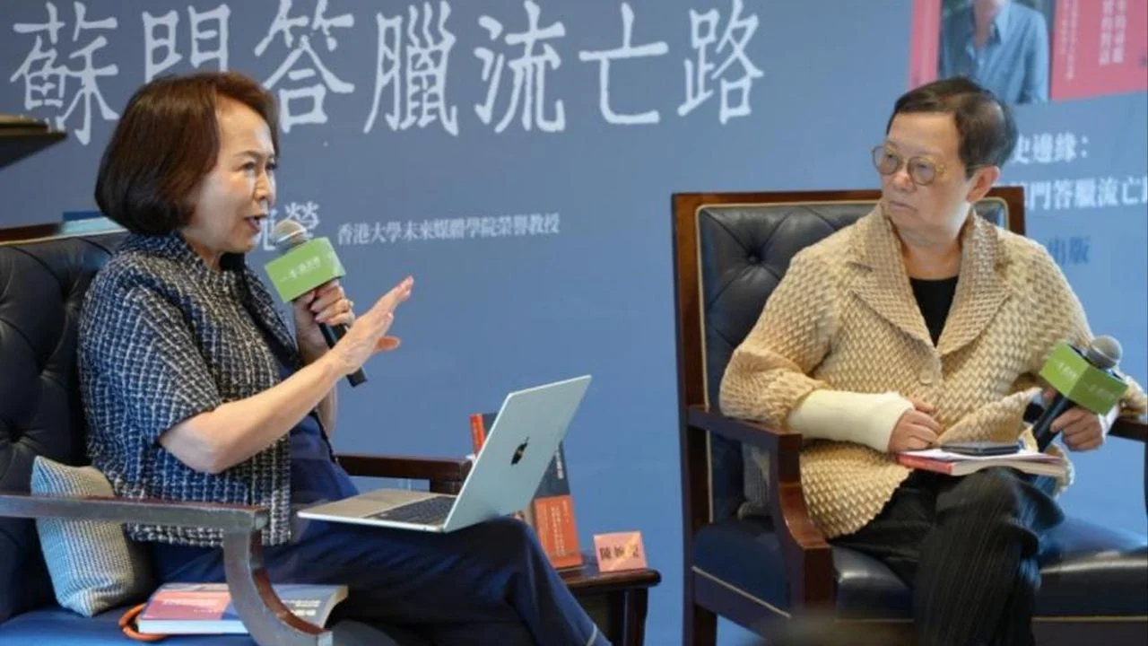 財新傳媒創辦人、社長胡舒立（左）與香港大學未來媒體學院榮譽教授陳婉瑩（右）對談。（作者提供）
