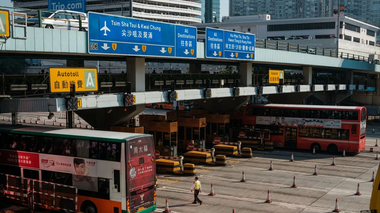 每一項收費意味着減少汽車流量，減少市民出外消費的意欲。（Shutterstock）