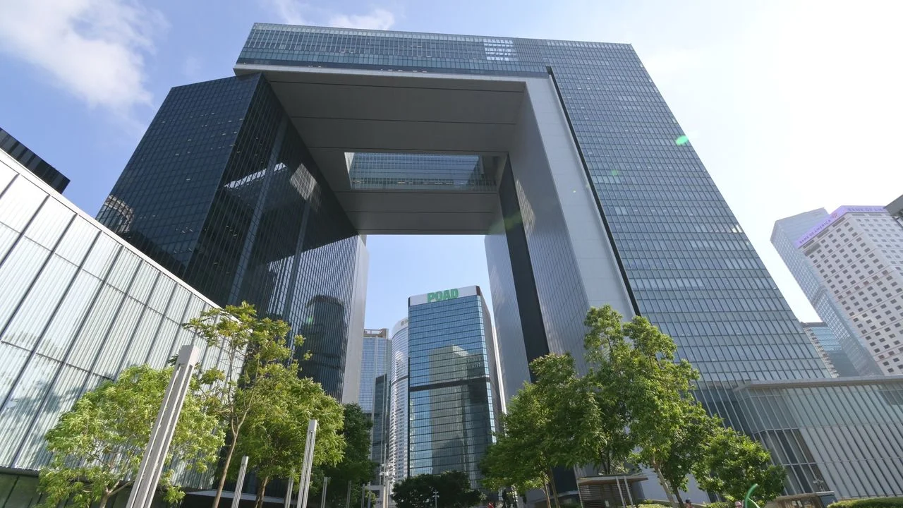 公務員加薪並非每年都「跑贏」其他打工仔,特別是經濟低迷或財政困難時期。