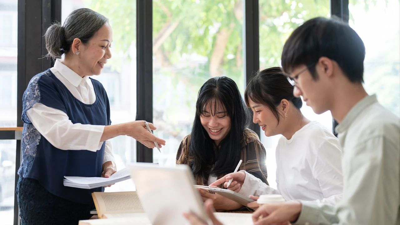 「教育就是生命影響生命」與「生命影響生命就是教育」，兩者有何分別？（Shutterstock）