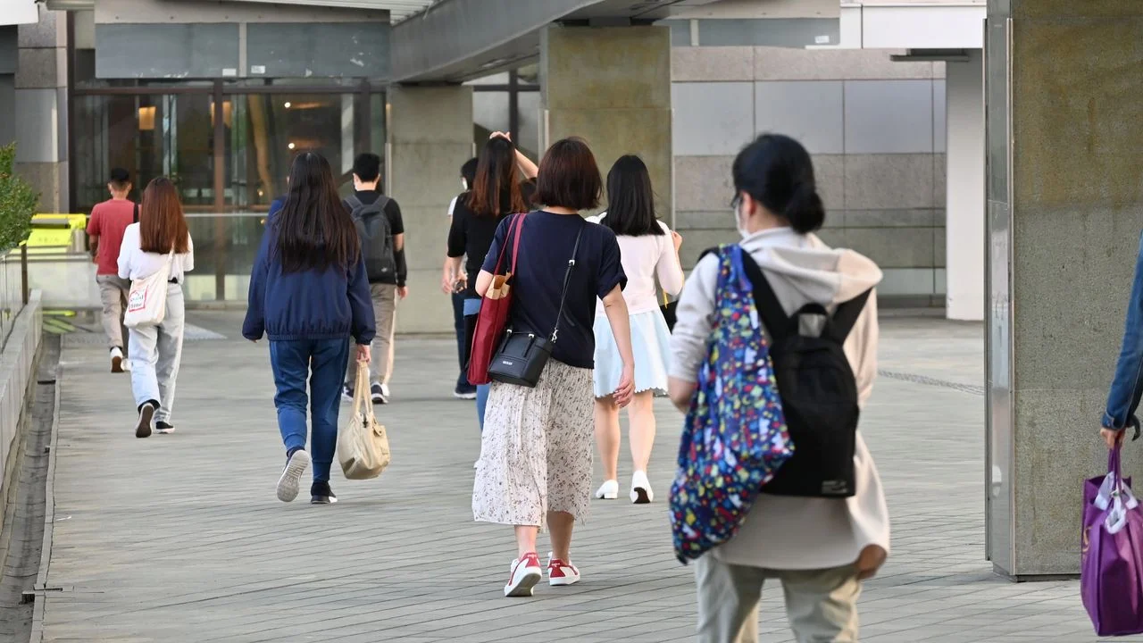 據2026年薪酬趨勢淨指標結果,私人公司高、中、低層僱員的分別加薪4.12%、2.64%及1.17%。(文灼峰攝)