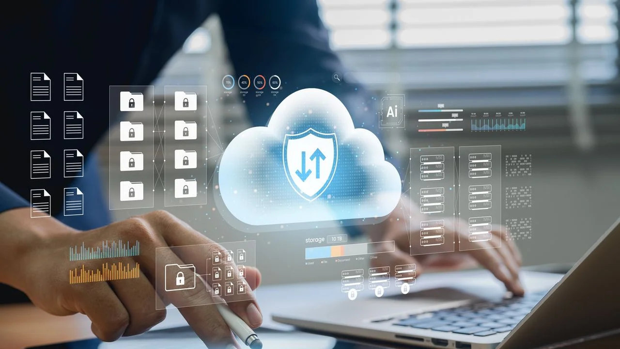 公有雲之所以備受中小企業青睞，關鍵優勢在於低門檻與高彈性。（Shutterstock）