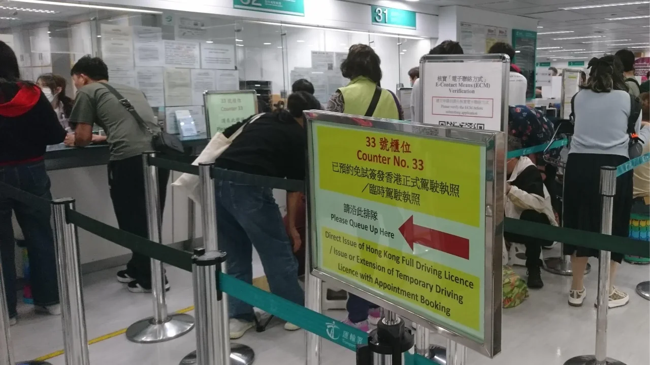 公署指運輸署牌照事務處在櫃位服務安排、預約及派籌機制，以及防止濫用措施的設立和執行等方面，存在多項不足。