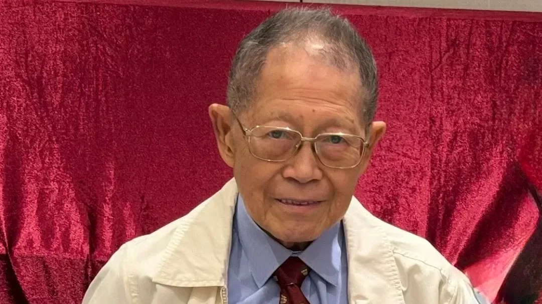 馮以浤先生是教育界的前輩。