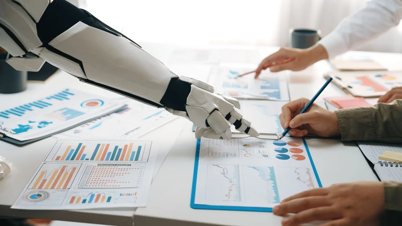 科技可以輔助學習,但不能代替成長。(Shutterstock)