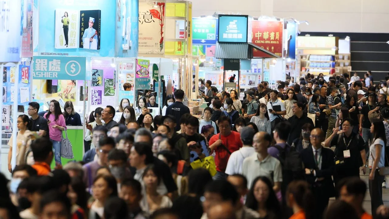香港書展連同香港運動消閒博覽及零食世界組成三大夏日文化消閒盛事。