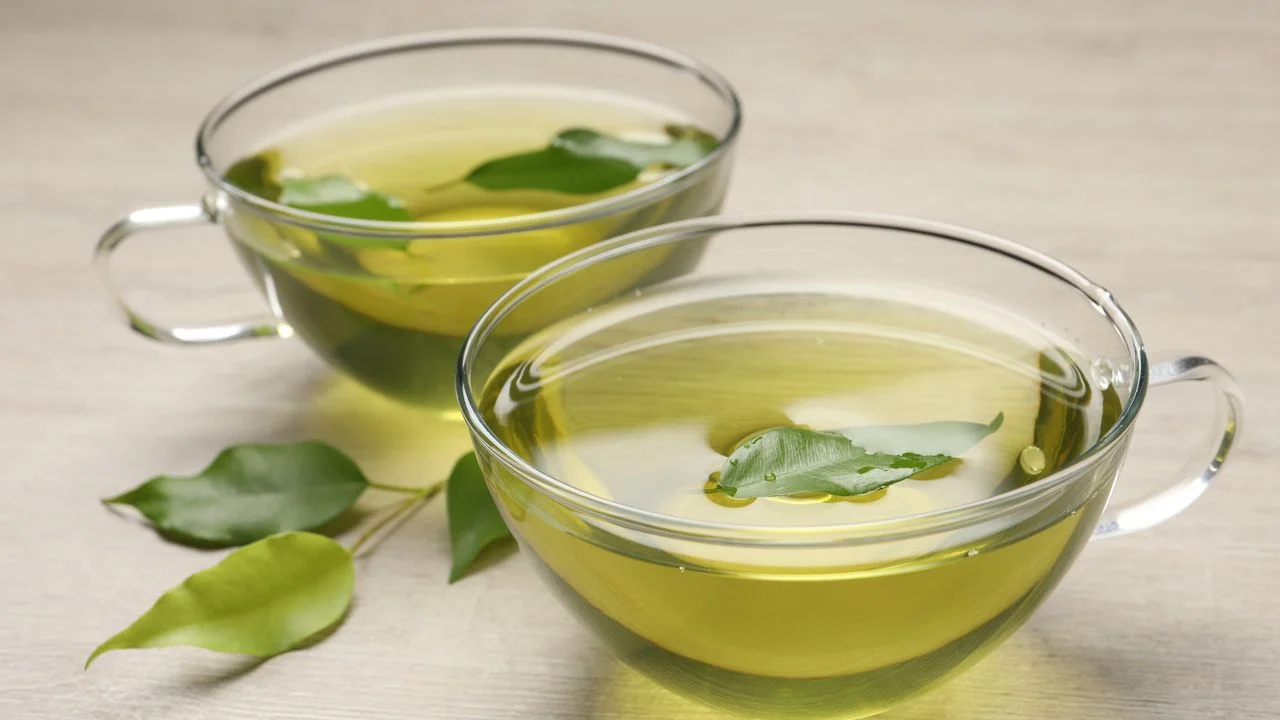盡量選擇兒茶素含量高的濃綠茶，而非調和茶。（Shutterstock）
