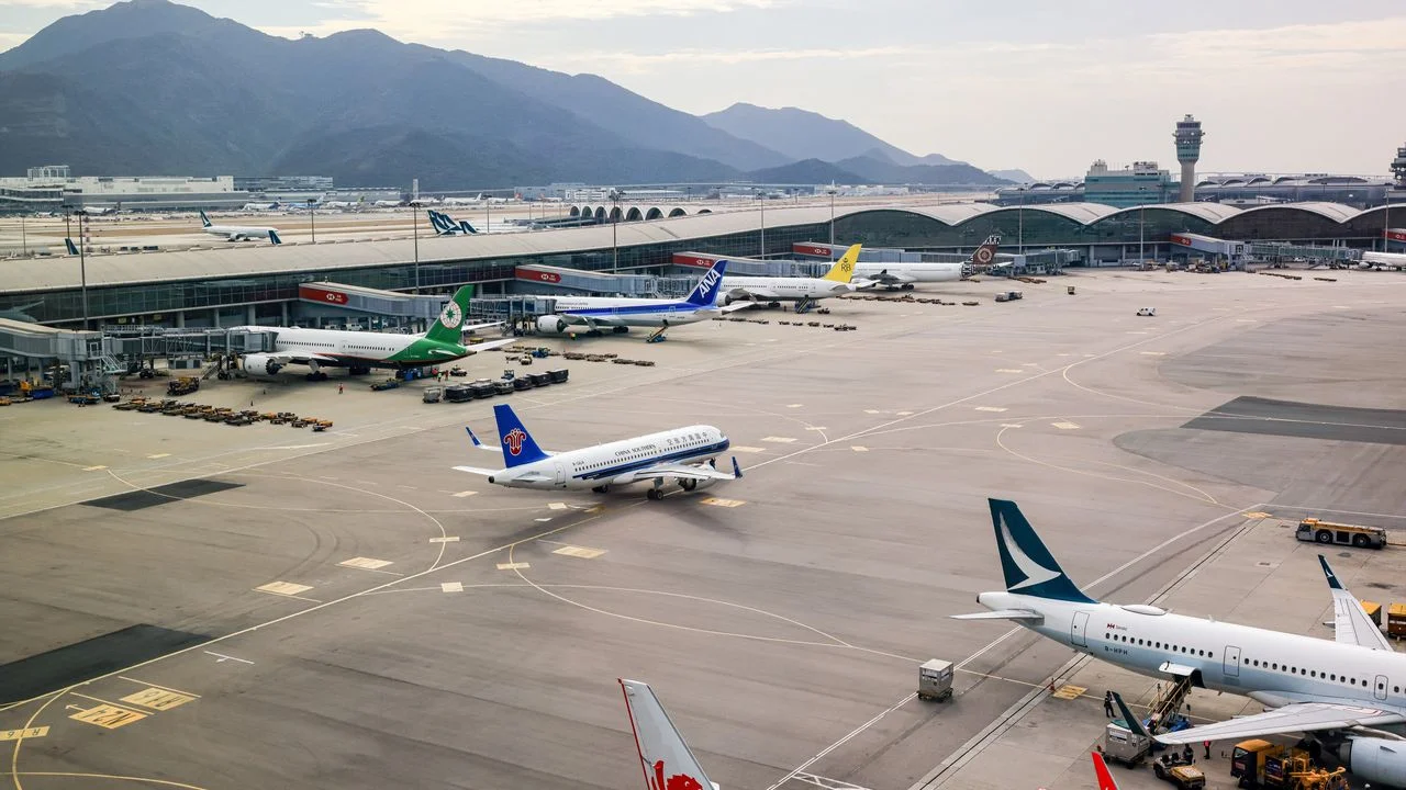 作為國際航空樞紐,香港具備發展SAF的基礎。(Shutterstock)