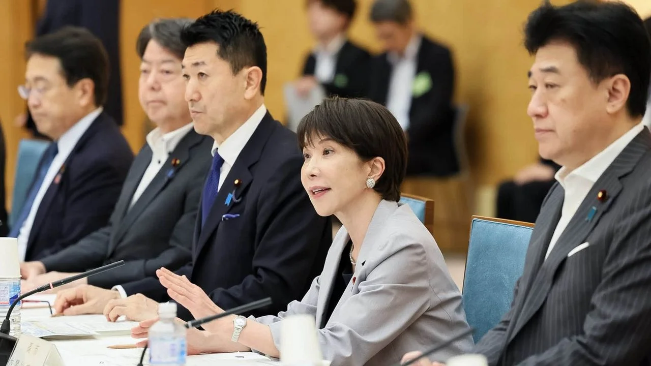 老頑固也知道打仗不是好事,年輕人反水更容易,麻生太郎亦要頭疼。(高市早苗Facebook)