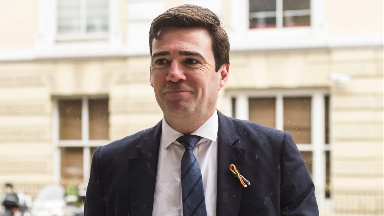 在整體宏觀環境下,貝安德政府想要帶領英國經濟走出低增長困局,挑戰重重。(Shutterstock)