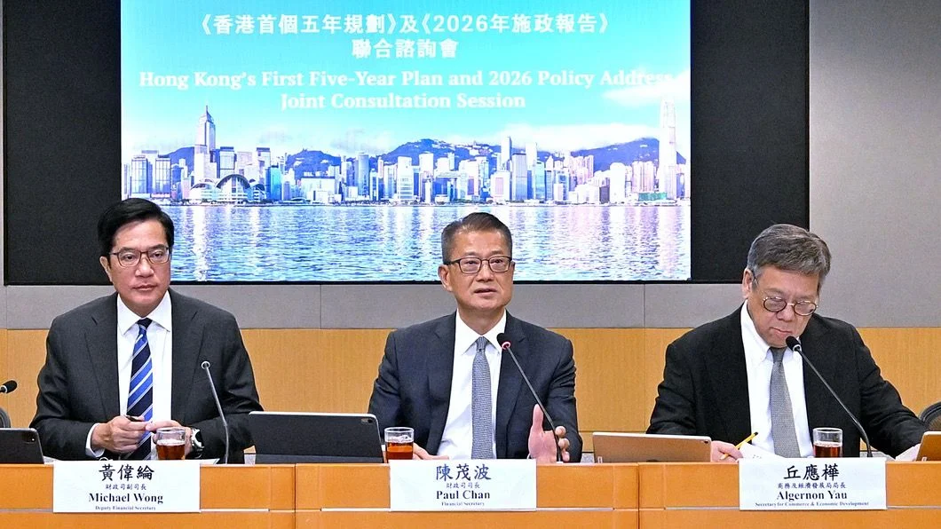 陳茂波（中）表示，政府希望藉發展北都的契機，逐步提升市民居住和生活的空間。（財政司司長辦公室）