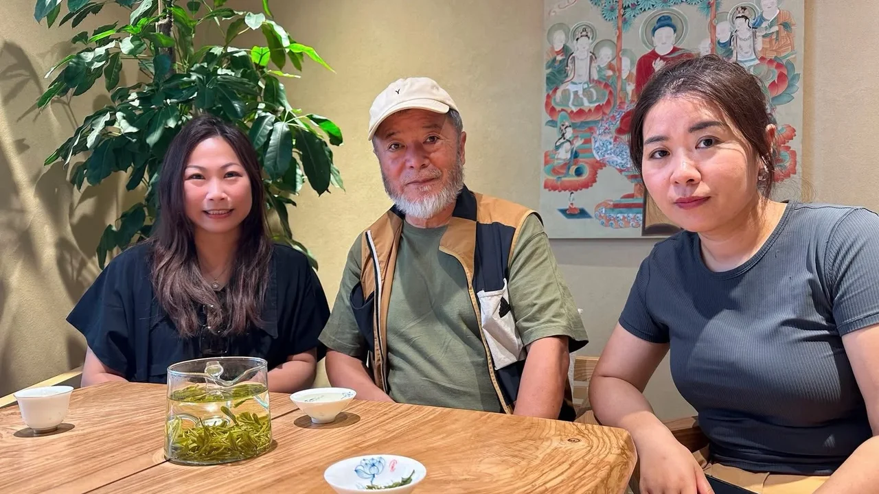 (左至右)潘文慧與牛玉生、牛佳合照。