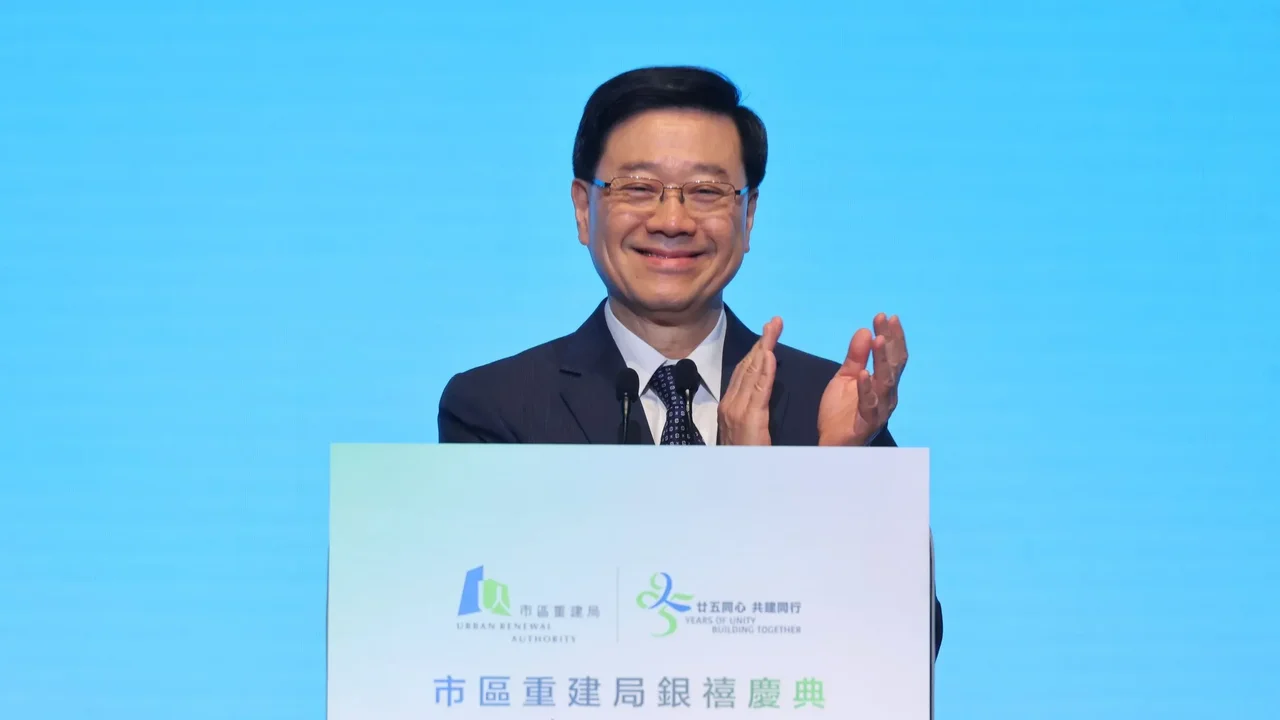 特首李家超表示,政府正與市建局檢討整體財務和營運模式。