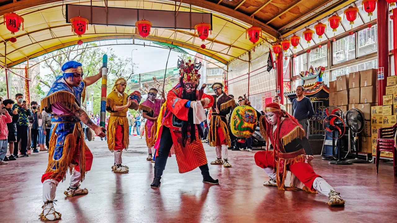 歲末驅邪,除了送走舊祟,還得迎來新福。(Shutterstock)