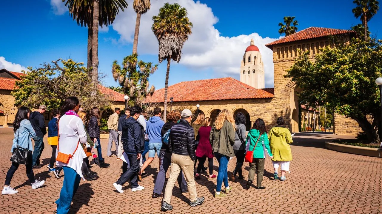 留學一般是美國野雞大學,絕對划不來。(Shutterstock)