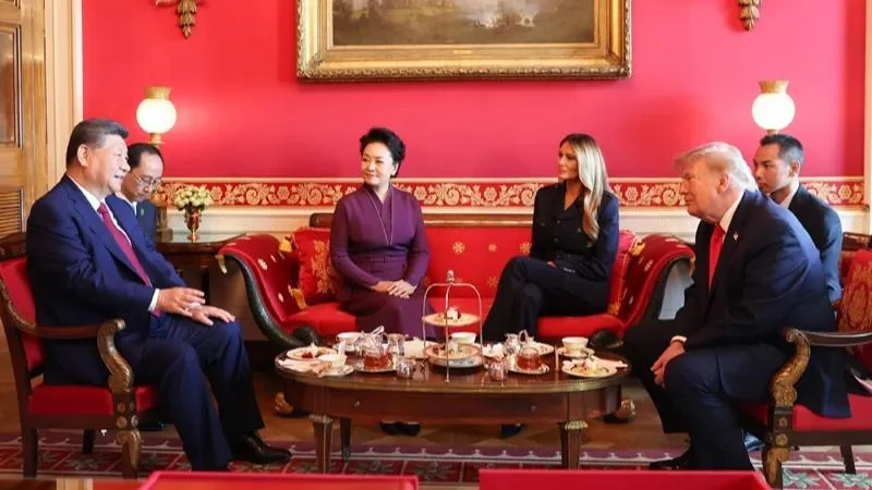 習近平、彭麗媛與特朗普及梅拉尼婭在白宮茶敘。(中國政府網)