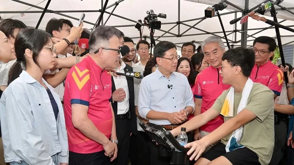 政府在房屋、土地、醫療、金融、民生和福利等政策範疇的改革,也反映港府治理能力的提升。(政府新聞處)