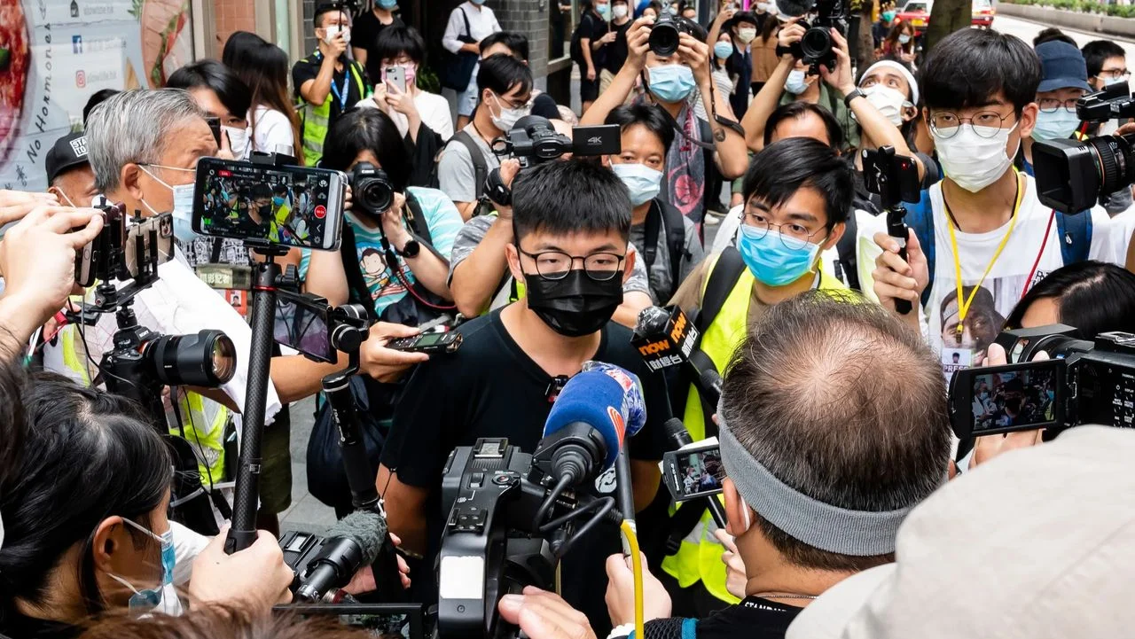 筆者認為,黃之鋒教會年輕人應堅守國安底線。(Shutterstock)