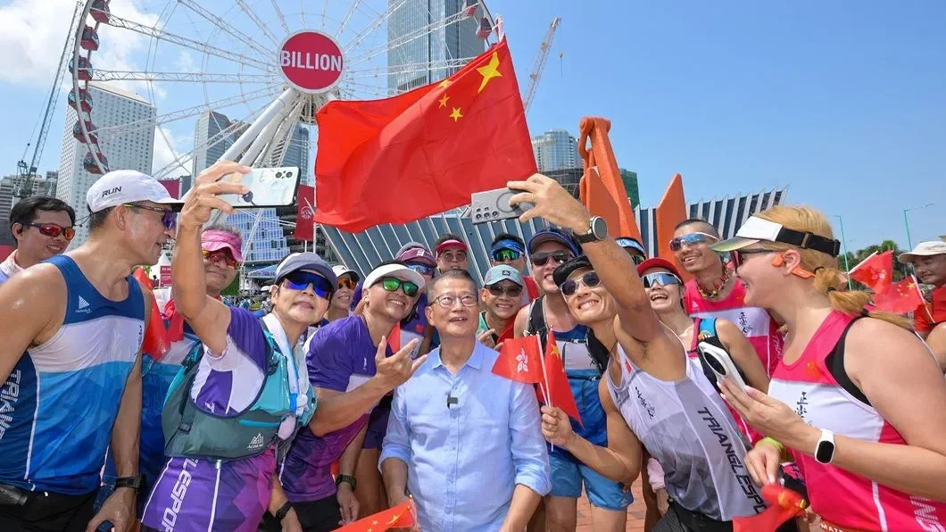 入境處預計整個黃金周約129萬內地旅客訪港,日均人次按年上升超過5%。(財政司司長辦公室)