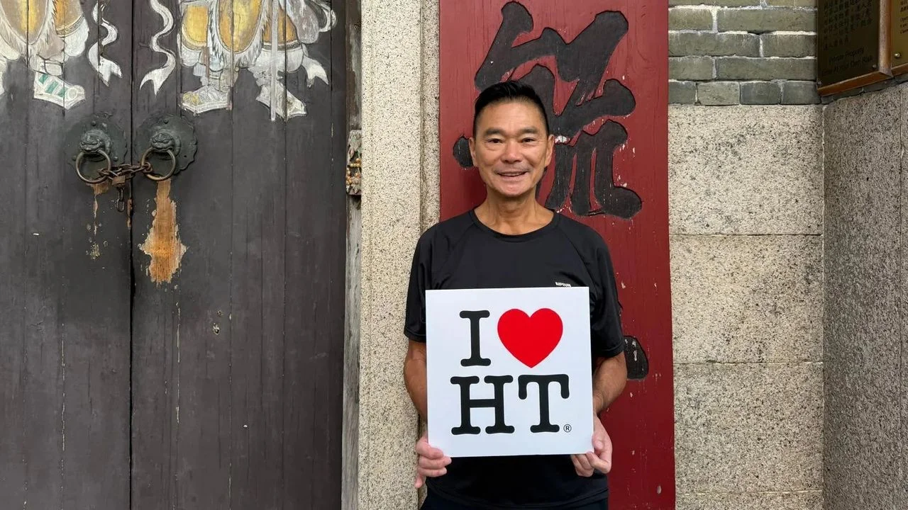鄧達智是屏山鄧氏第26代後人。
