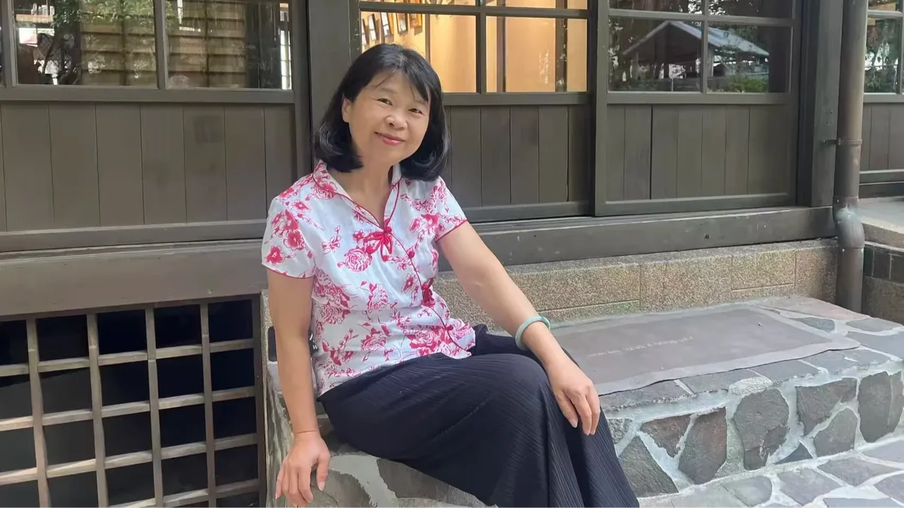 林翠鳳天資聰慧，樂觀進取，由農村姑娘成為大學教授。