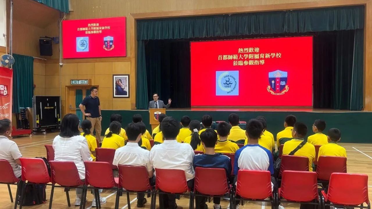 德信中學羅春平校長介紹香港的學制,讓學生有初步認識。(作者提供)