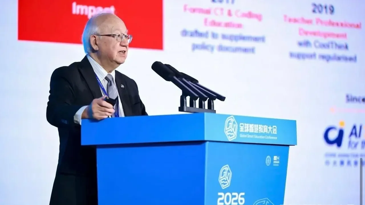 賽馬會人工智能教育計劃總監Daniel說:「我們制定了4G教學法──Go Play, Go Make, Go Think, Go Reflect。」