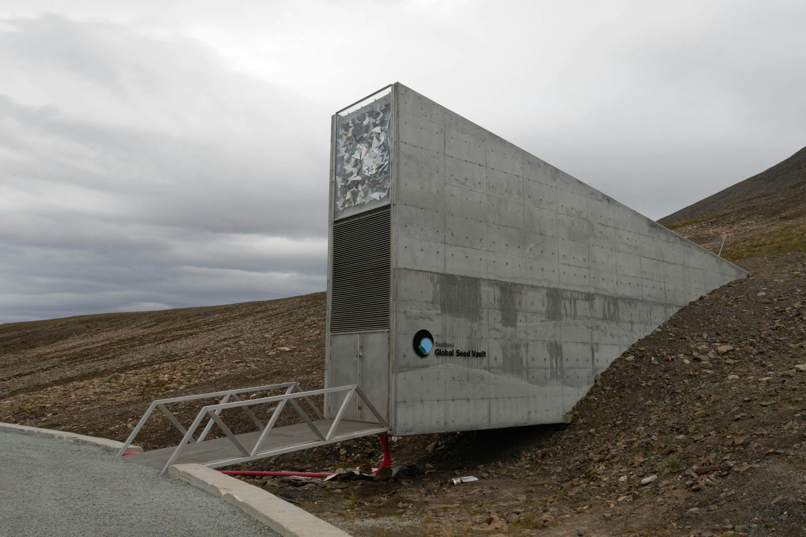 圖輯】世界還沒毀滅，替人類保存種子的「末日地窖」先受暖化之苦- TNL The News Lens 關鍵評論網