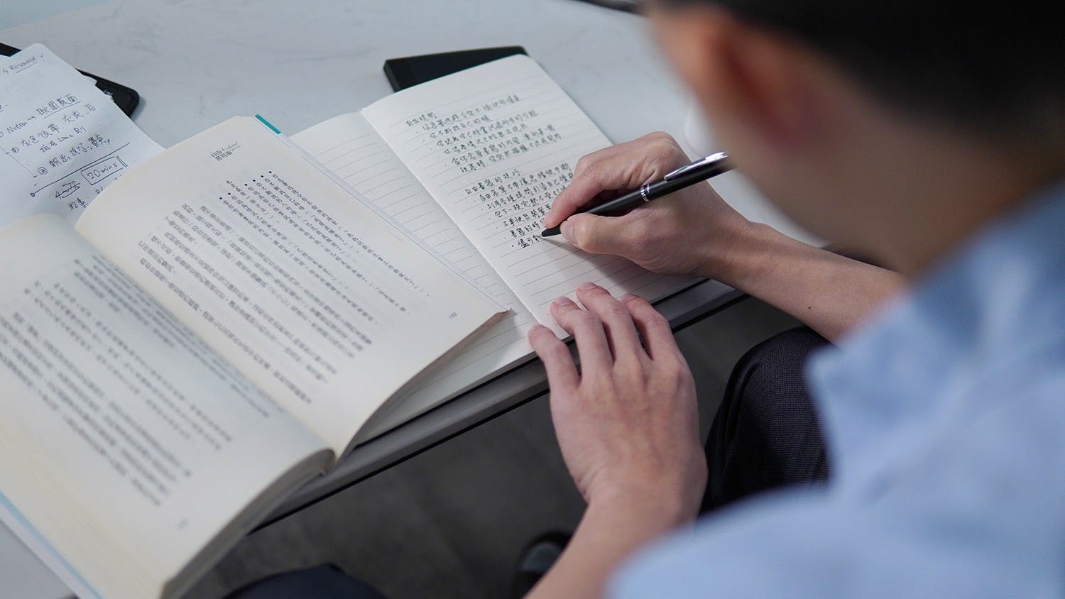 專訪】閱讀前哨站站長瓦基：閱讀是一種生活實踐，讓我懂得「夠了」的人生哲學- TNL The News Lens 關鍵評論網