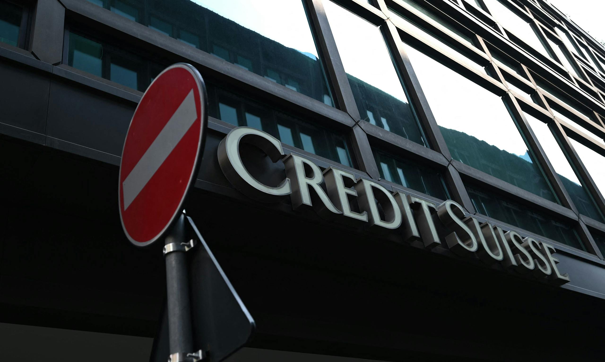 談瑞信AT1債券減記事件：原來不是手上有借據，對方就得乖乖還錢- TNL The News Lens 關鍵評論網