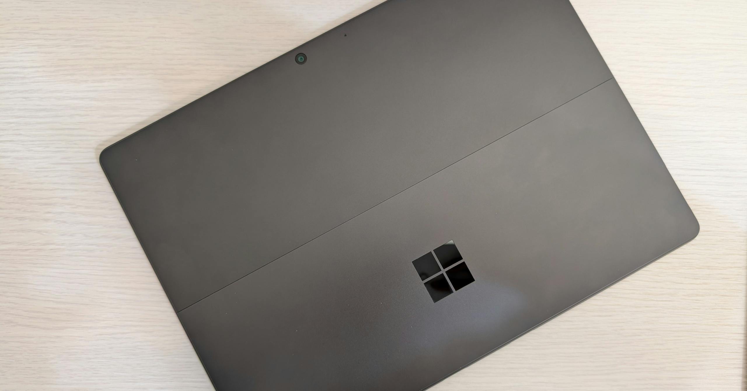 開箱微軟Surface Pro 11th 商務版！螢幕「抗反射」很有感- INSIDE