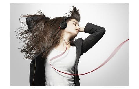 是Onkyo 也於 CES 宣佈進軍耳機市場，強調提供 Hi-Fi 聆聽體驗這篇文章的首圖