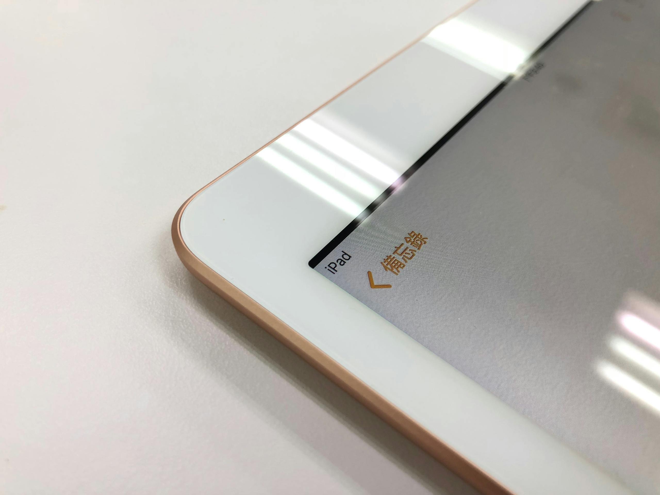 iPad 2018 採用非貼合式螢幕造成視差