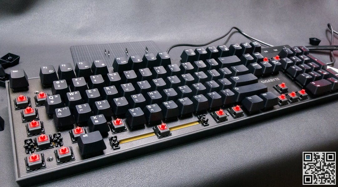 GIGABYTE force k83 24