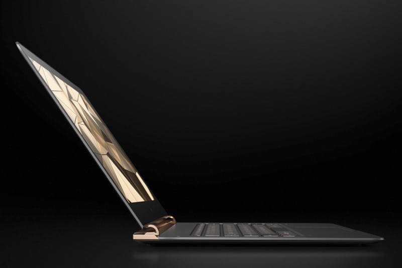 是HP輕薄筆電Spectre 13.3 採手拿包設計概念這篇文章的首圖