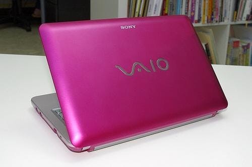 是Sony Vaio W 系列筆電動手玩這篇文章的首圖