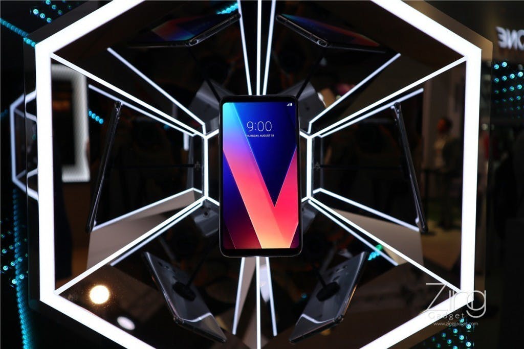 是史上最輕6寸：LG V30輕到嚇死人！手感、拍照、設計都超棒這篇文章的首圖