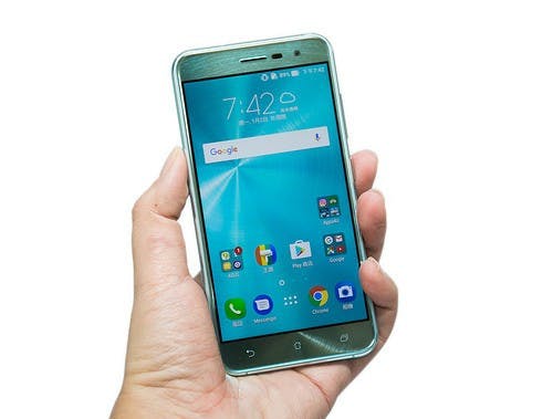 是多了些不同！Zenfone 3 全球限量『湖水藍』新色，阿輝分享照來啦～這篇文章的首圖
