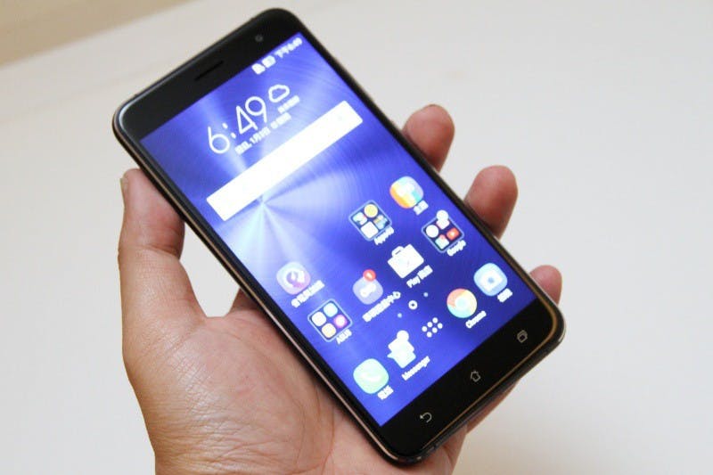 是動眼看／ZenFone 3藍寶黑 截然不同的設計這篇文章的首圖