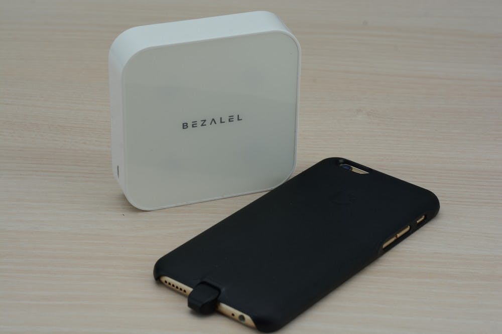 是從此不用多帶一條傳輸線！BEZALEL讓iPhone隨處玩無線充電！這篇文章的首圖