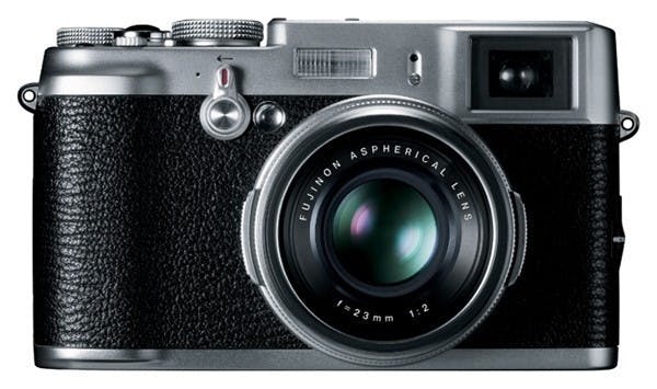 是富士打算出手拯救 Olympus ？這篇文章的首圖