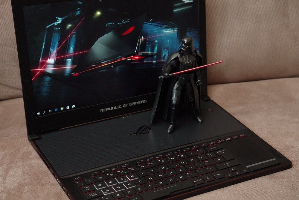 是來自神之風的加持，至薄極狂 Asus ROG Zephyrus 電競筆電動手玩這篇文章的首圖